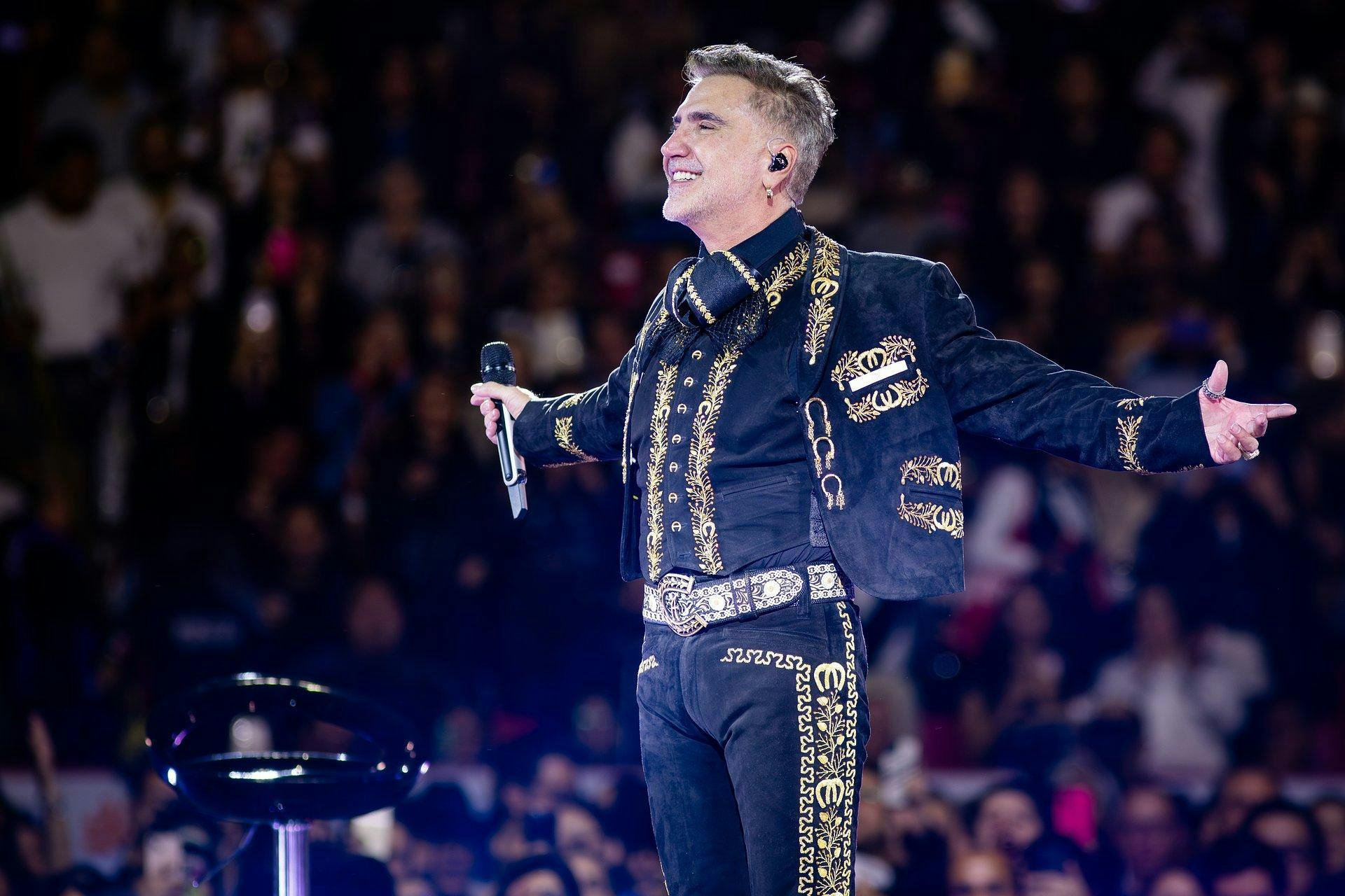 ALEJANDRO FERNÁNDEZ: EL ÍCONO DE LA MÚSICA MEXICANA