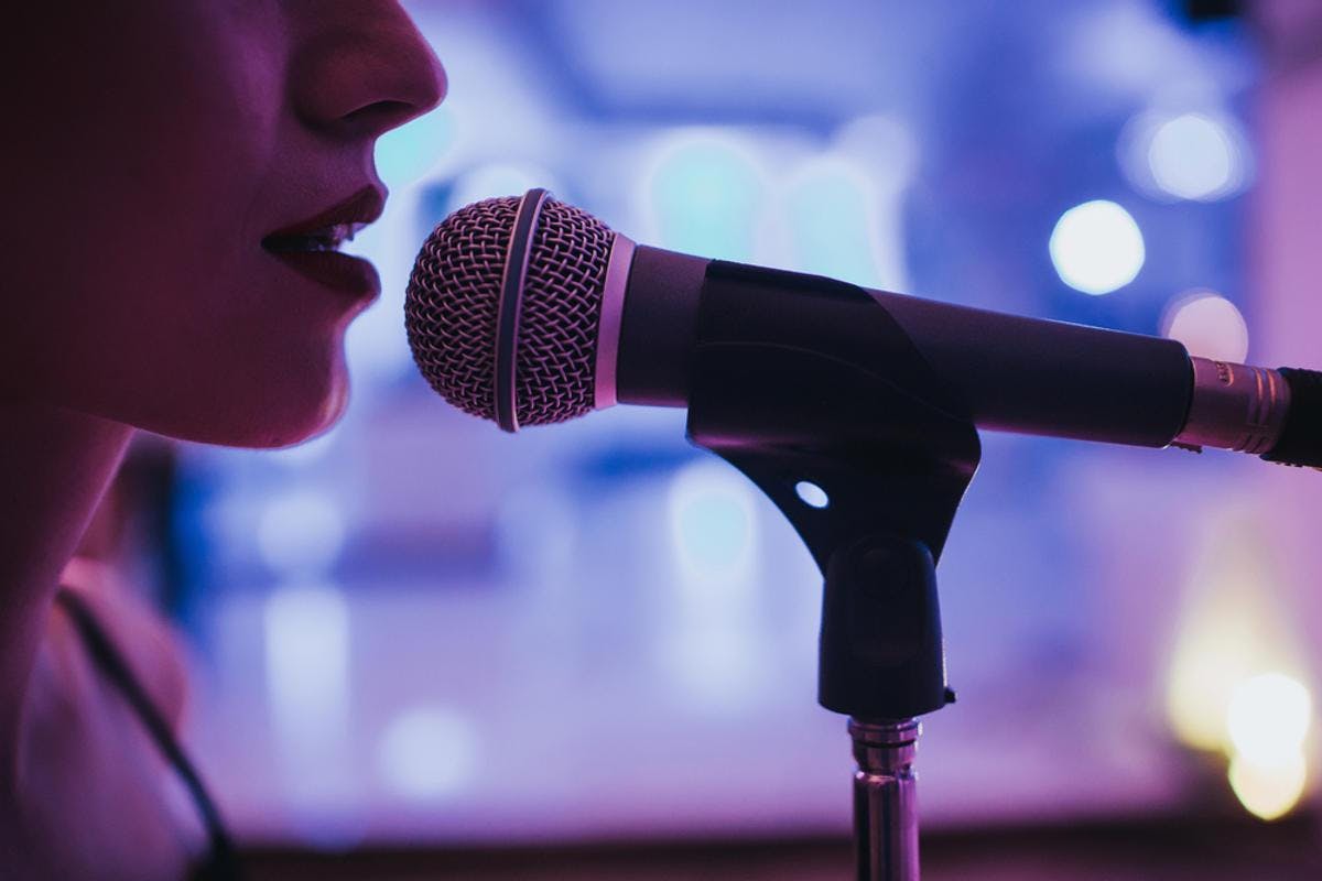 MÚSICA INDEPENDIENTE VS. DISCOGRAFÍAS: PROS Y CONTRAS PARA LOS ARTISTAS