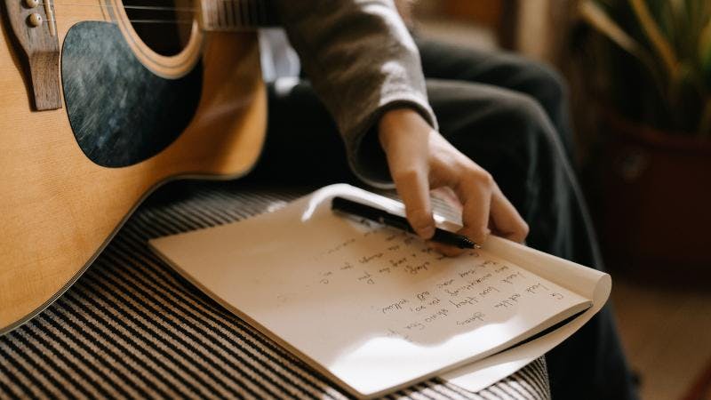 ¿CÓMO SE HACE UNA CANCIÓN?