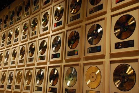 ¿QUÉ PASÓ CON LOS DISCOS DE ORO Y PLATINO?