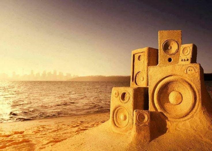 LOS HIMNOS DEL VERANO HISPANO A LO LARGO DE LOS AÑOS