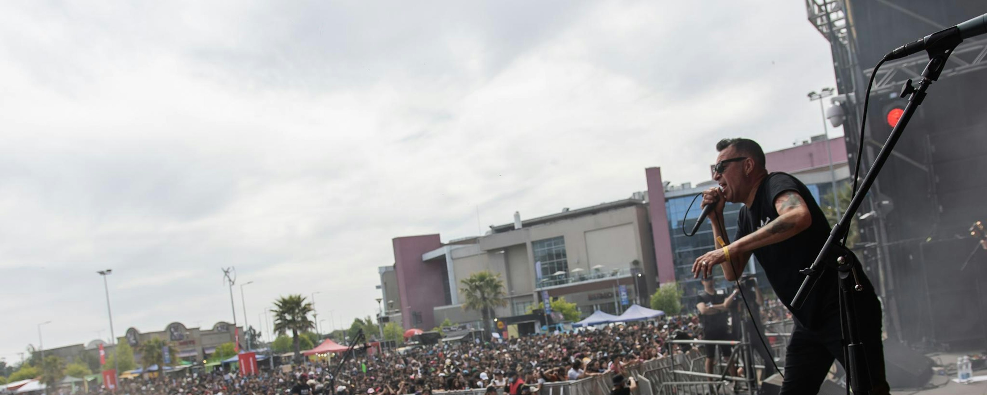 Audioreseña | REC, día 2: Fiskales Ad-Hok, Ases Falsos, Chancho en Piedra y Frank's White Canvas retumbaron el suelo penquista