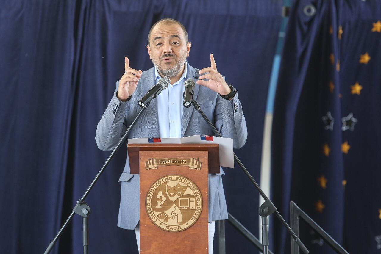 Ministro de Educación apunta que no sé si se resuelve la deserción escolar