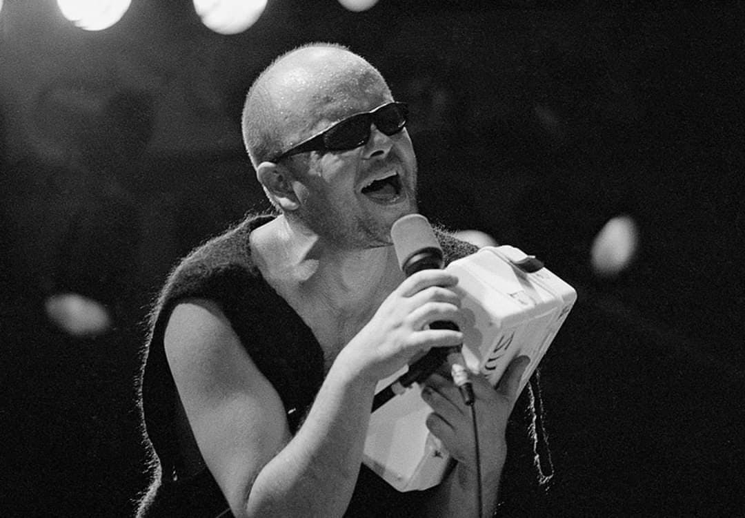 De desterrado a símbolo del rock argentino: la historia de Luca Prodan y Sumo