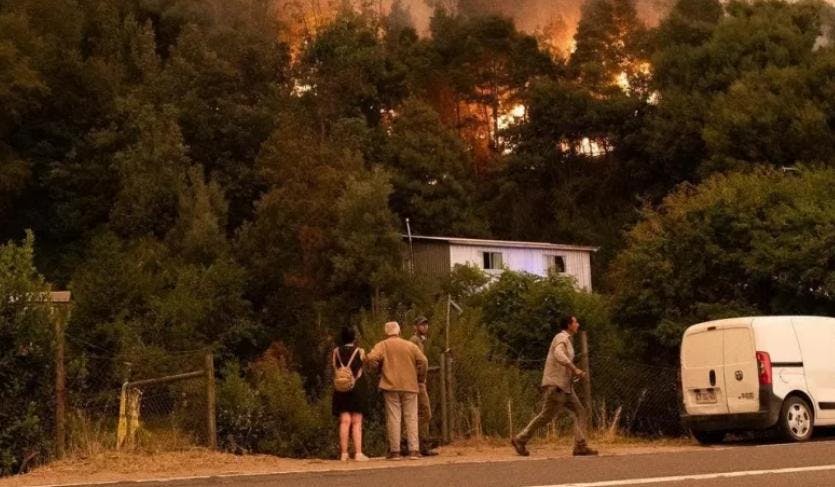 Director argentino en manejo de incendios: Por más que nos armemos para combatir incendios, estos no dejan de ser más y más grandes