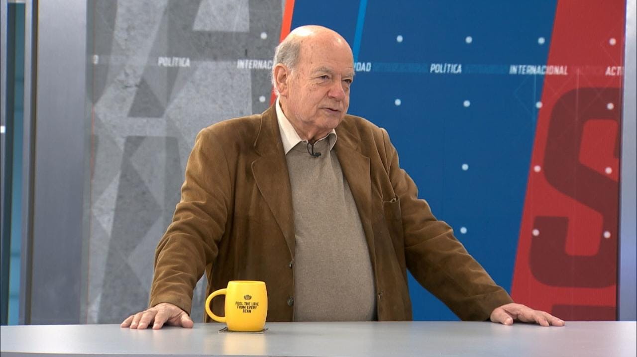 Senador Insulza (PS): El Presidente Boric tiene que deliberar bien cuándo se mete en la coyuntura porque él conduce, pero no tiene que andar en la batalla todos los días”