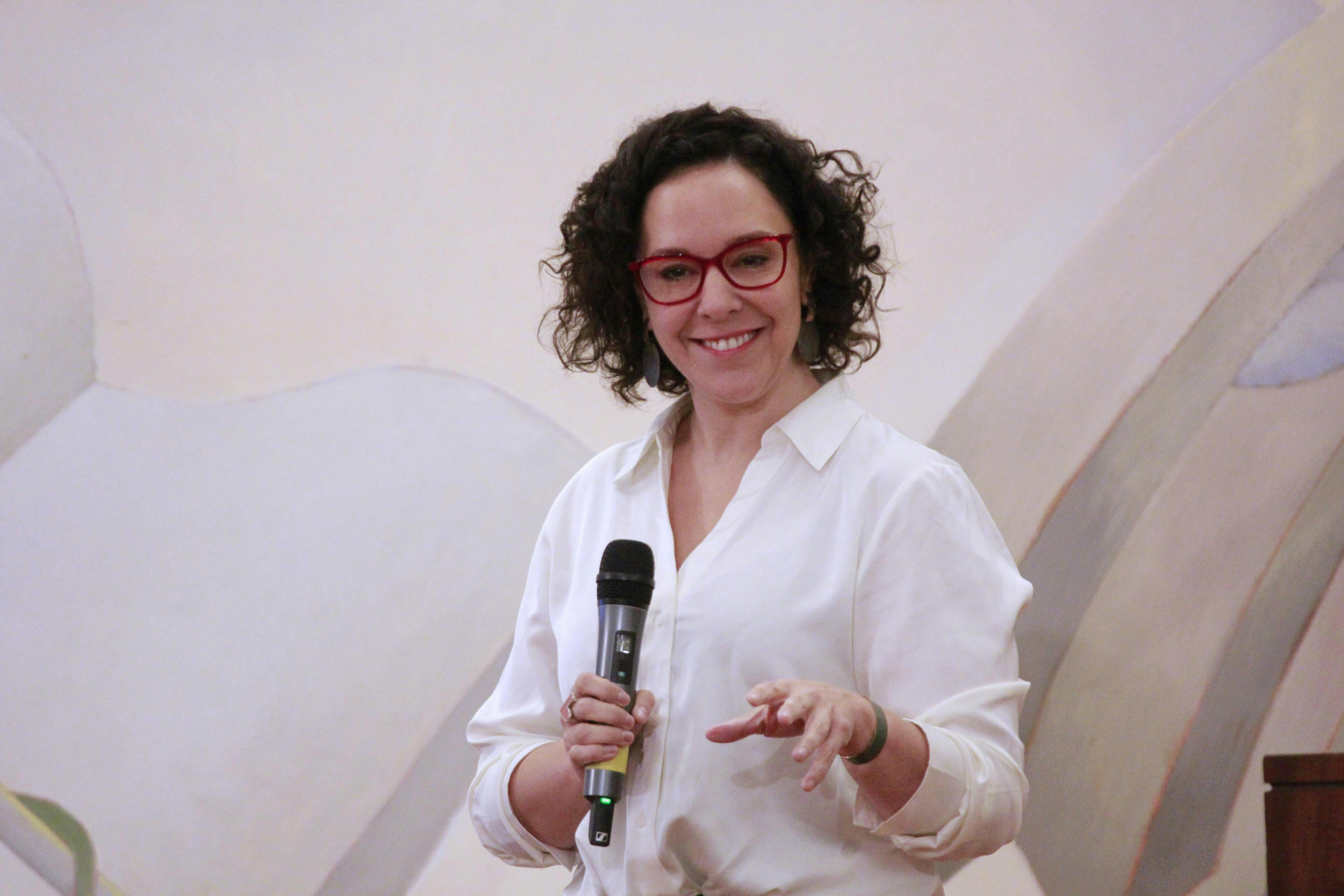 Daniela Campos, psicóloga y jefa de Riesgos Psicosociales de la ACHS: El pelambre sí es acoso laboral
