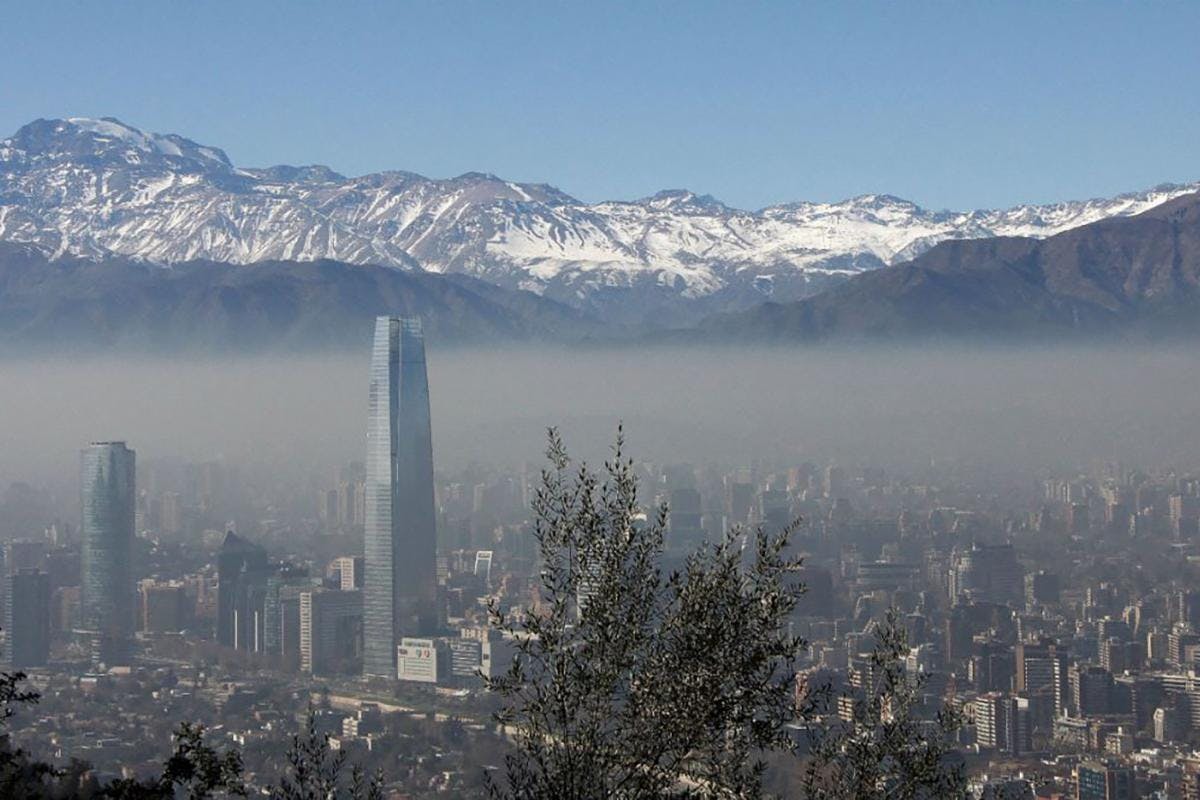 Raúl Cordero, climatólogo: “En verano deberíamos tener alertas ambientales y restricción vehicular”