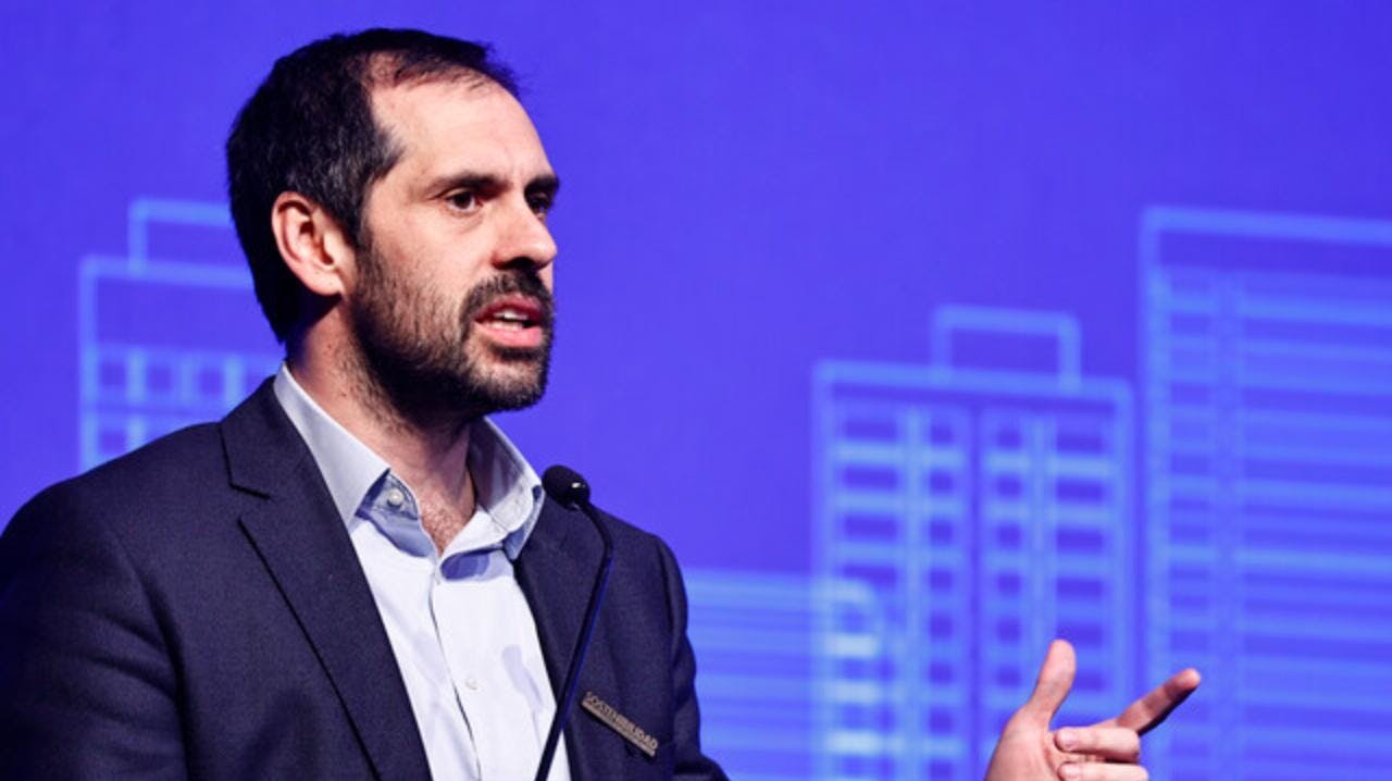 Ministro de Economía por subsidio al sueldo mínimo para mipymes: “Podrán solicitarlo las empresas que entre enero y abril de 2023 pagaban un salario de 410 mil o 512 mil pesos”