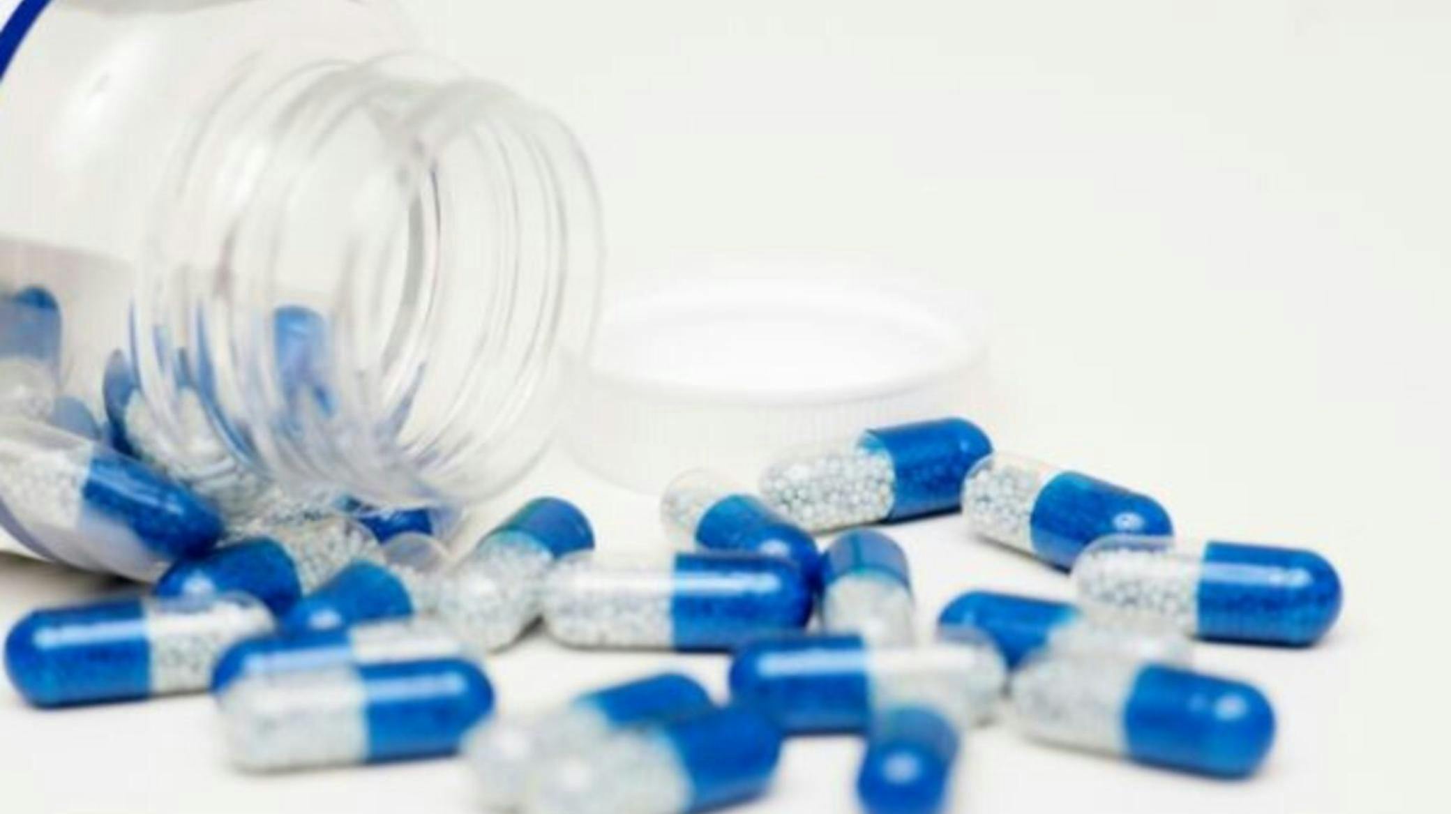 Académico U. de Chile por eficaz antibiótico creado en Chile: “Se basa en una estructura completamente nueva, por lo que la posibilidad de que la bacteria pueda generar una resistencia es muy baja”