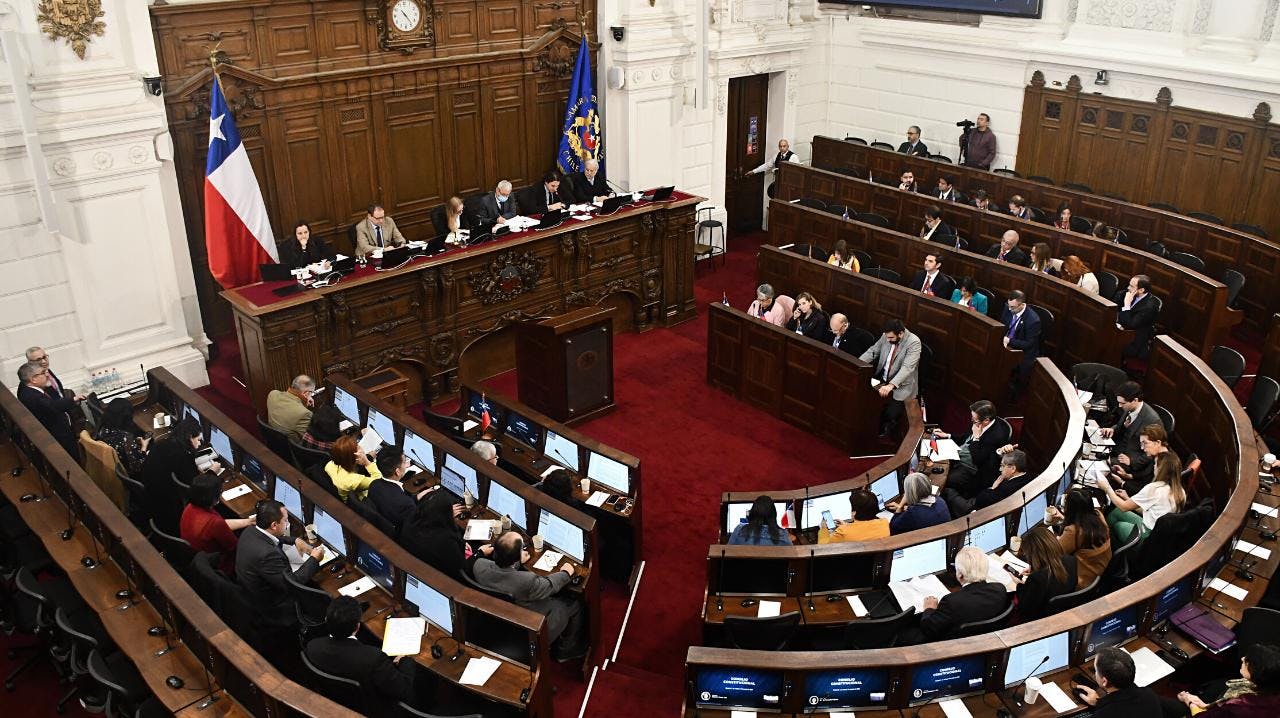 Viera Gallo y Helfmann por el derecho a huelga y la libre elección a los sistemas de salud