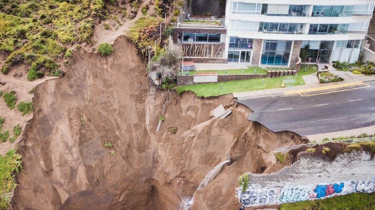 Ingeniero U. de Chile por socavón de Viña del Mar: Siempre que hay agua, podrían haber problemas porque las aguas pueden ejercer presiones que pueden desestabilizar masas de tierra