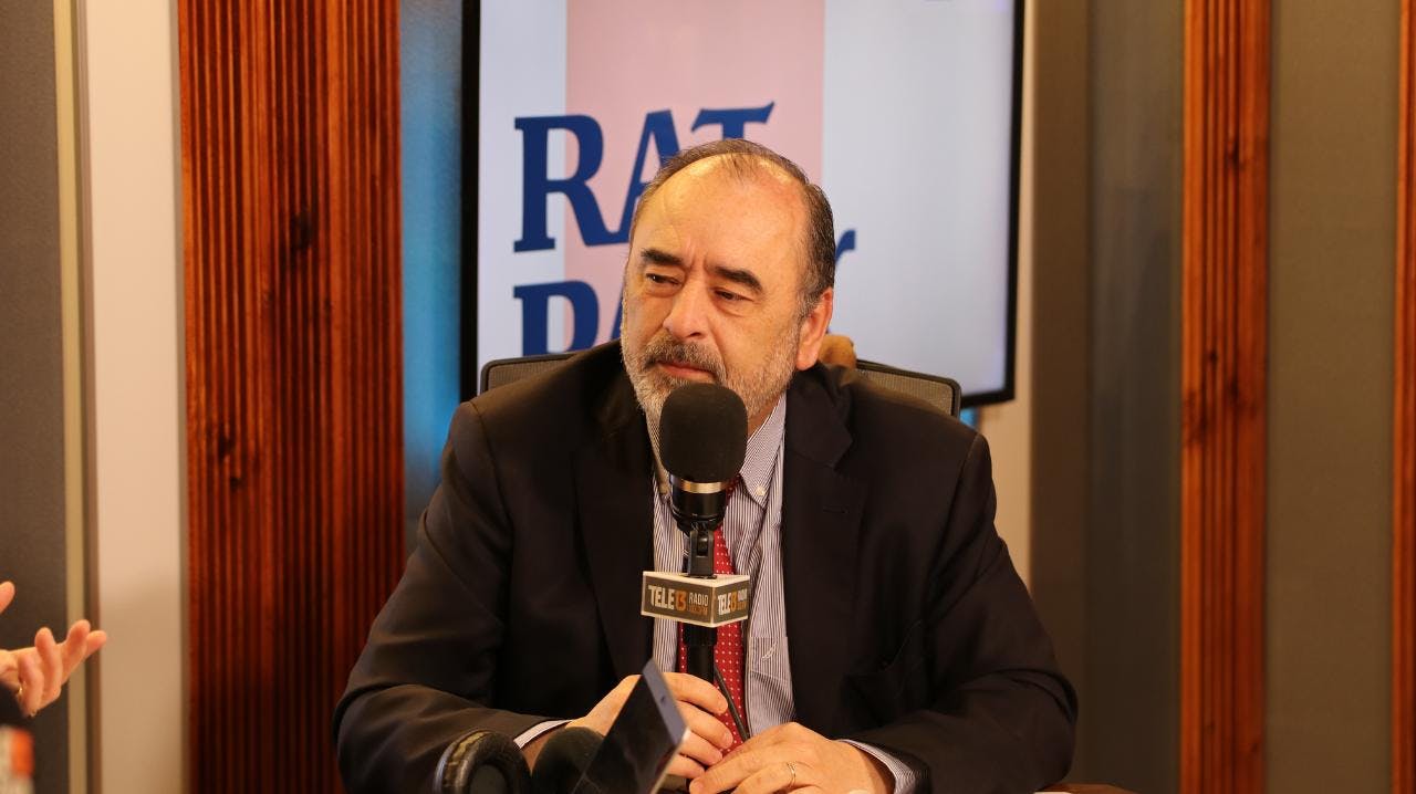 Decano Facultad de Gobierno UDD por aprobación presidencial: Los 'siempre Boric' tienen mayor nivel de educación y son personas informadas políticamente