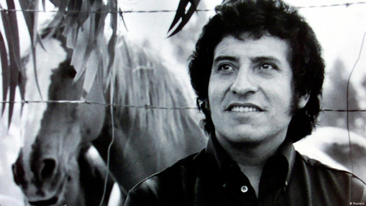 U2, Bruce Springsteen y Joe Strummer: los artistas que rindieron homenaje a Víctor Jara