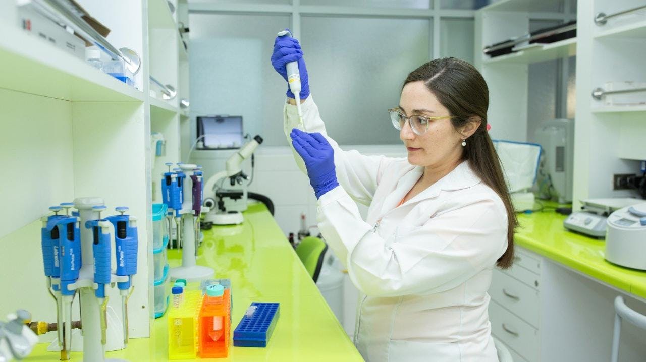 Dra. Pamela Uribe por propiedades del antioxidante FeTPPS: Ha demostrado resultados prometedores para el tratamiento de distintas patologías