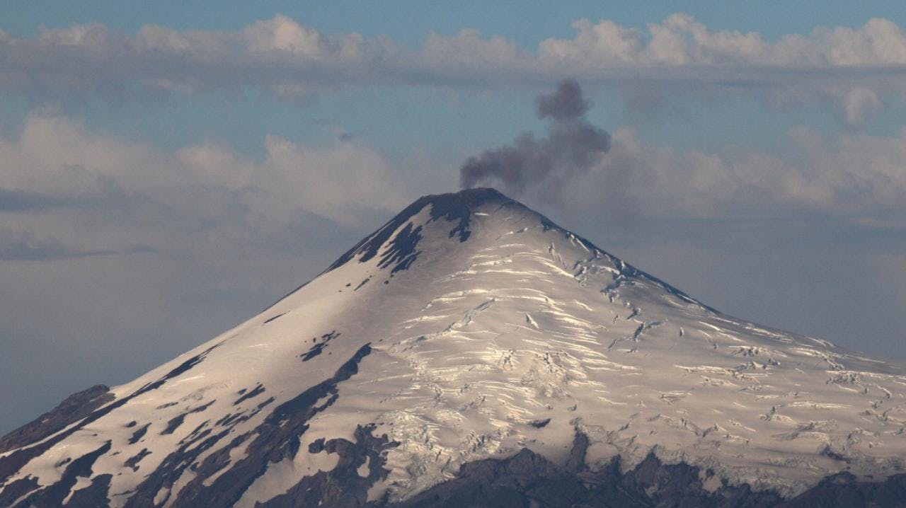 Sernageomin por volcán Villarrica: El volcán está inestable. Pasamos de un umbral base a un umbral que ya está un poco alterado