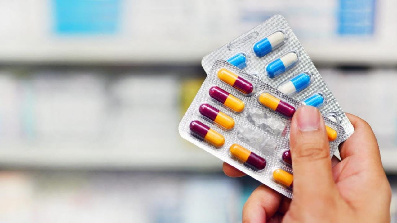 Dr. Bavestrello por resistencia a antibióticos: “Va a morir más gente por infecciones asociadas a bacterias multirresistentes que por cáncer”