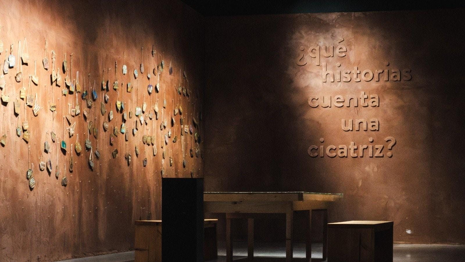 Curador exposición “Quiebres y Reparaciones”: Hay una reflexión profunda en torno tanto en la dinámica del quiebre como en la dinámica de la reparación