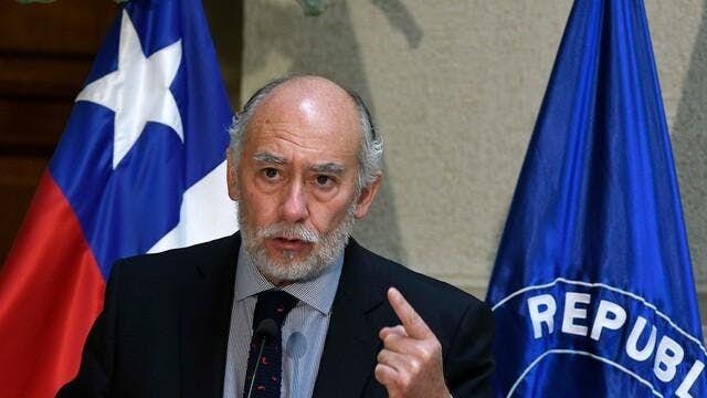 Iván Flores por indicación de mutualización : "Es una jugarreta exclusivamente para que la deuda que tienen que devolver las isapres por instrucción de un fallo de la Corte Suprema se diluya"