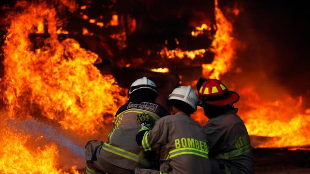 Pedro Cisterna especialista en ley global de medio ambiente sobre los incendios: "Por 1 dólar invertido en medidas de adaptación, se ahorran 7 dólares de costo"