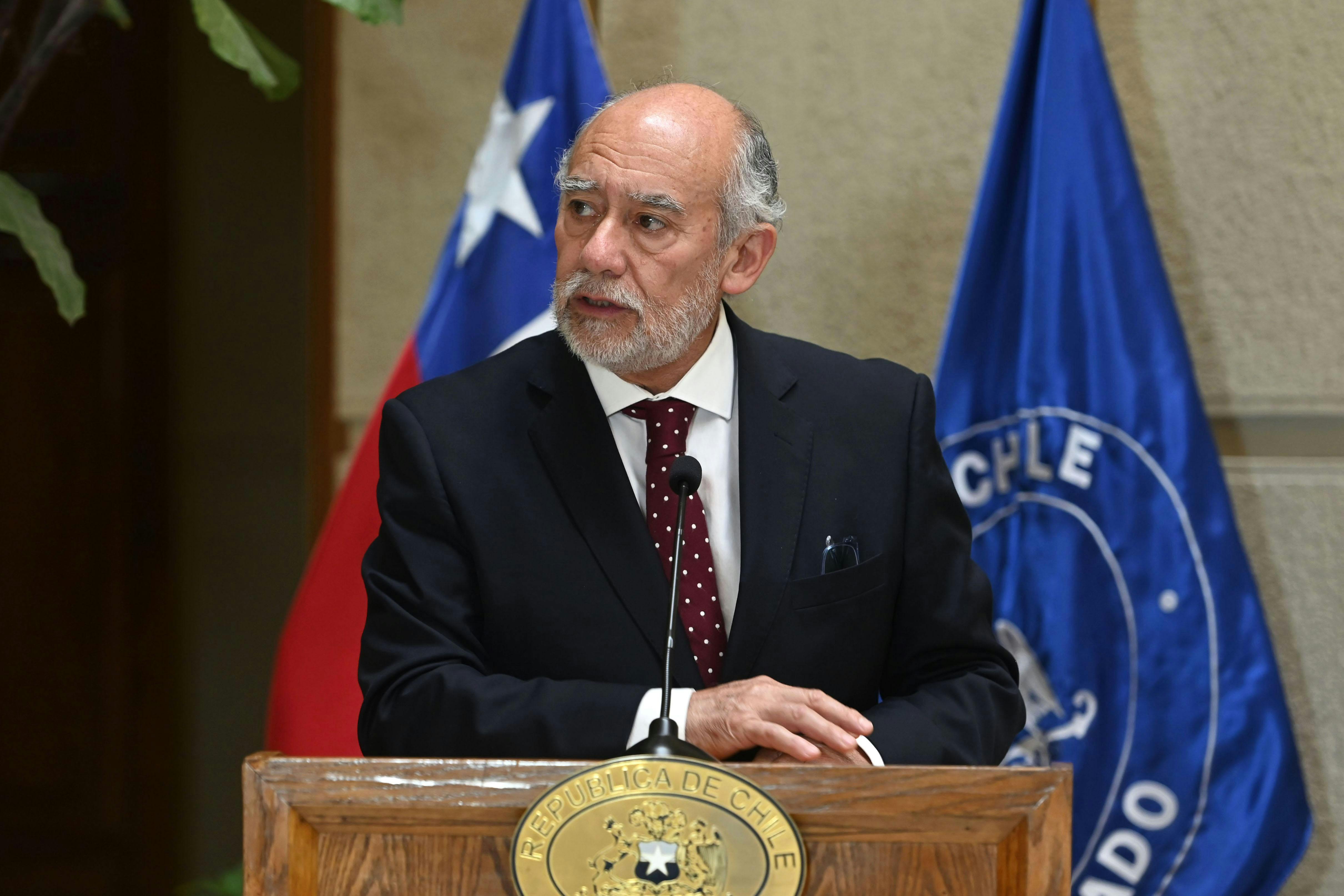 Senador Iván Flores (DC) tras la solicitud de formalización del director de la PDI: “En la crisis de seguridad que tenemos, no podemos tener a los dos cabezas de las policías con complicaciones”