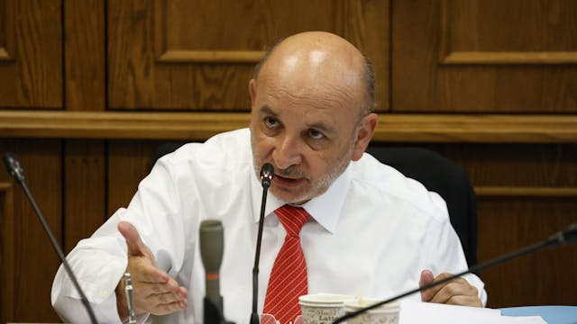 Senador del PS, Juan Luis Castro, sobre Ley Corte de Isapres: "Nadie ha mostrado exactamente los números de cómo van a quedar las personas en sus planes de salud"