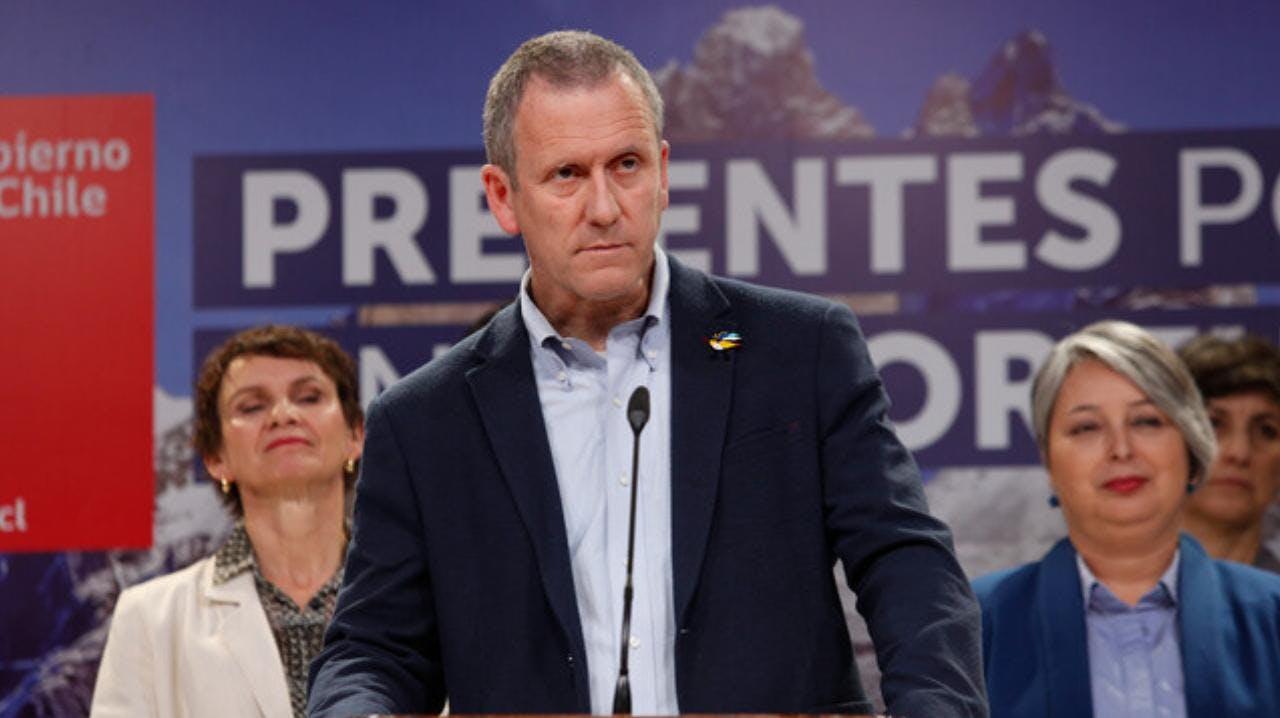 Ministro Muñoz por conflicto de Puerto Coronel: “No nos corresponde definir la forma que tiene la empresa para administrar su puerto”