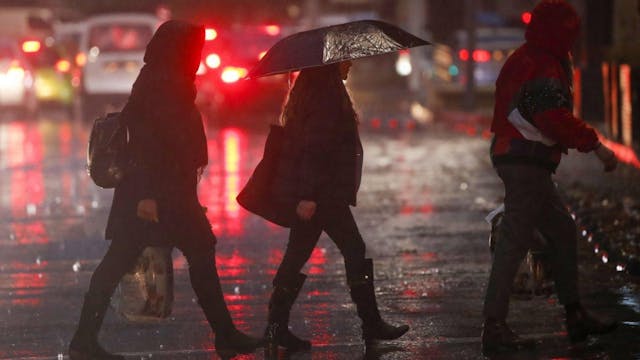 SEC por cortes de energía tras lluvias: "Lo que vimos en el evento pasado hubo demora que no tiene explicación por eso formulamos cargos"