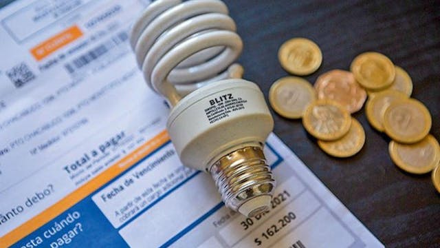 Ministro de Energía: "Las tarifas de la luz están congeladas (...) es necesario hacer un ajuste".