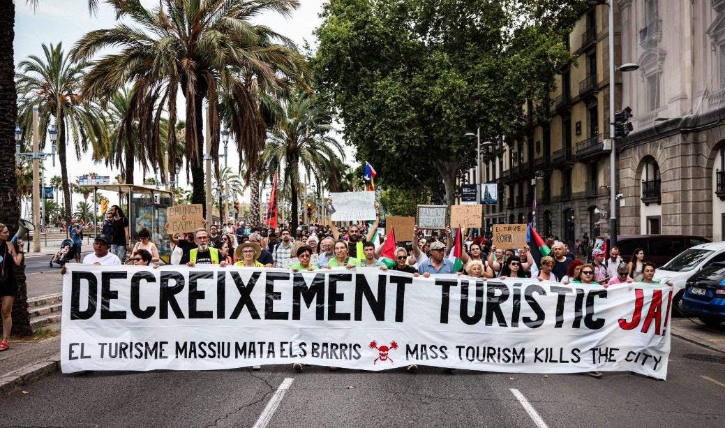 Corresponsal en Barcelona sobre protestas contra el turismo: El alcalde anunció una recuperación de pisos para vivienda. Pero es una medida que, en el corto plazo, es muy difícil de ejecutar