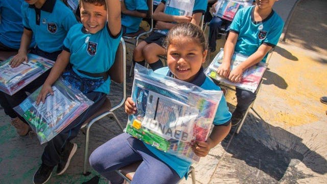 Subsecretaria de Educación: "Es imposible justificar que los útiles se entreguen con esta demora."