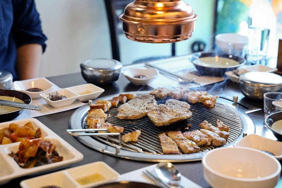 Lore Gatica y dos recomendaciones de 'parrilla coreana': Conoce Hansoban
