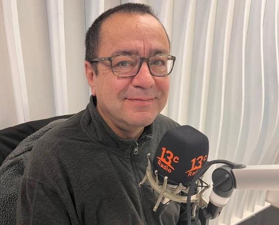 Analista Claudio Fuentes y debate por voto obligatorio: “Estamos jugando con políticas y decisiones que tienen un impacto en el sistema político”