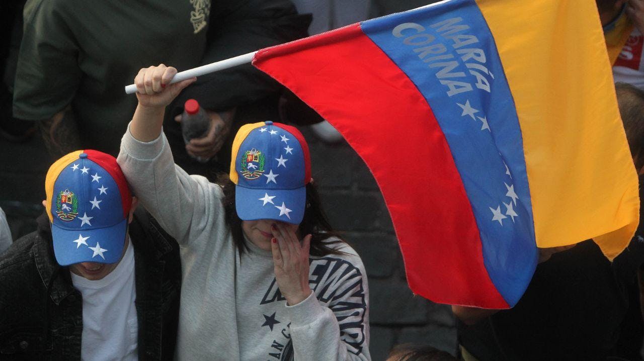 Periodista y editor venezolano: “Gente que había apoyado al chavismo hoy está pidiendo algo absolutamente democrático: ver las actas”