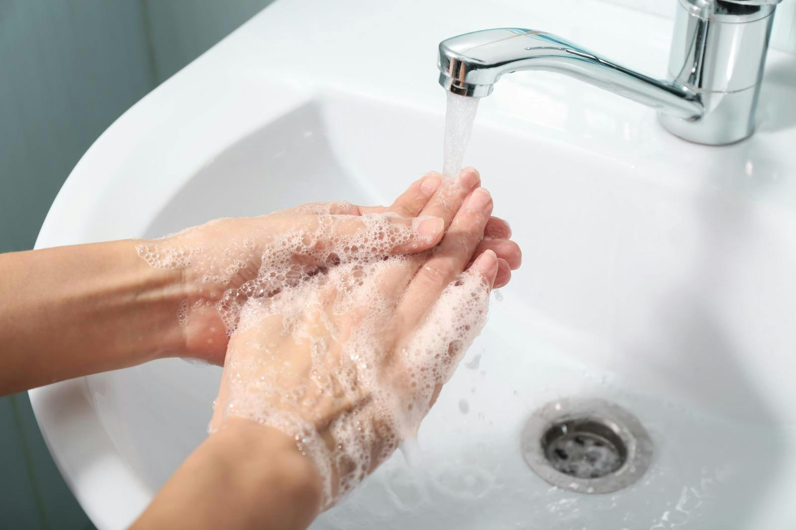 Minerales del agua: ¿Cómo impactan realmente en nuestra piel?