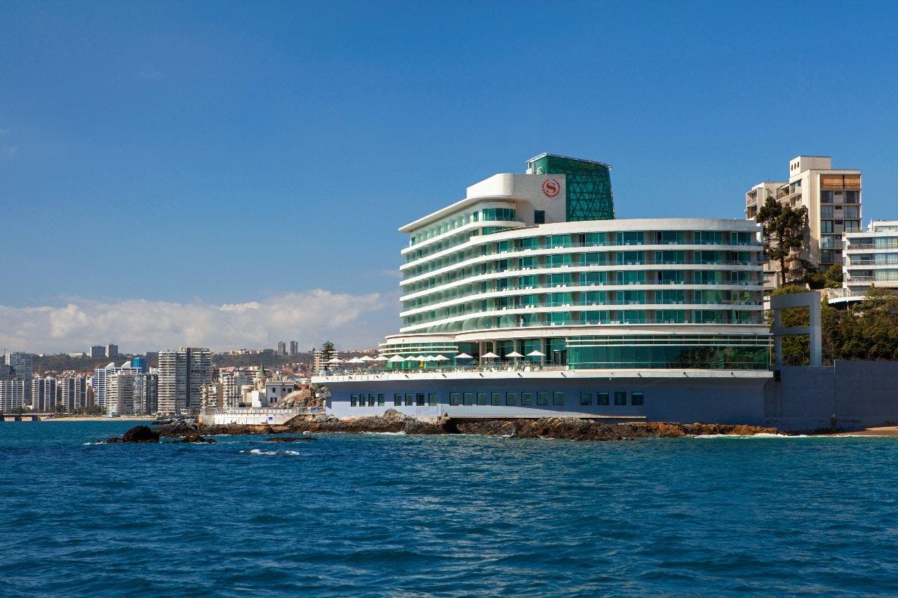 Celebra el mes de la chilenidad sobre el mar