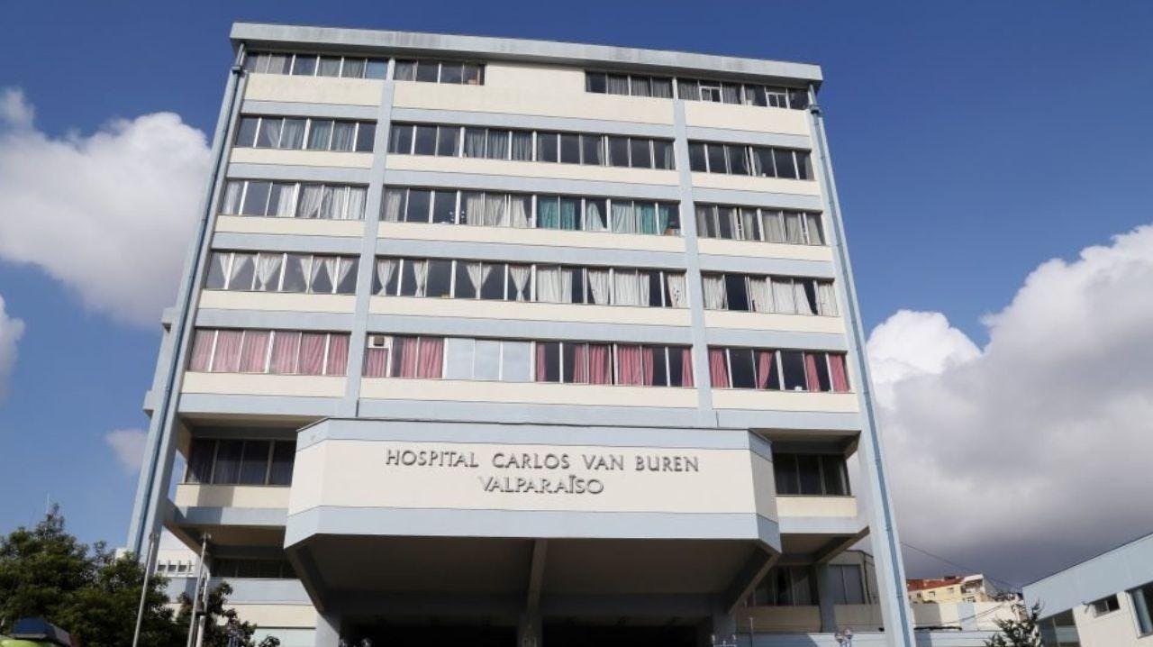 Director Servicio de Salud Valparaíso-San Antonio por crisis en Hospital Carlos Van Buren: “El porcentaje de ausentismo aumentó a cerca del 80%”