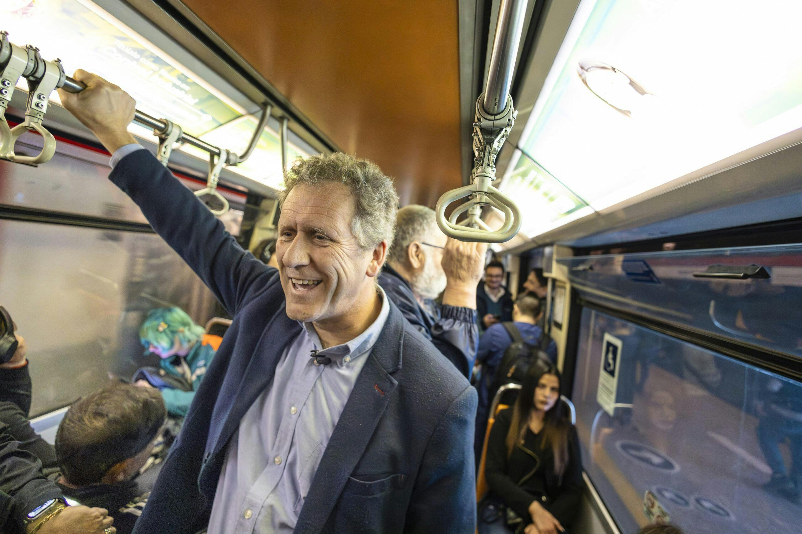 Ministro de Transportes: Metro y trenes EFE van a operar sábado y domingo con gratuidad
