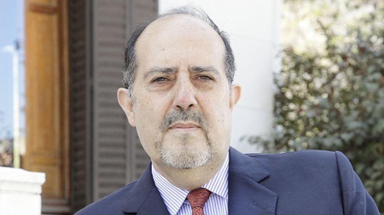 Exsuperintendente de Salud por devolución de excedentes isapres: “Los factores de riesgo que se le aplicaban a los viejos eran muy superiores”