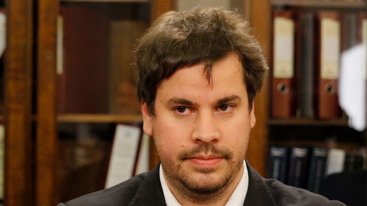 Exdirector del Servicio Nacional de Migrantes: El extranjero que ingresa ilegalmente a Chile tiene más privilegios que el que solicita una visa”