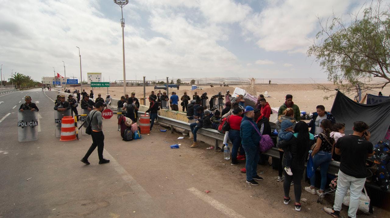 Ex director nacional de Migraciones: “La migración clandestina no se va a detener mientras hayan tantos privilegios para los migrantes”