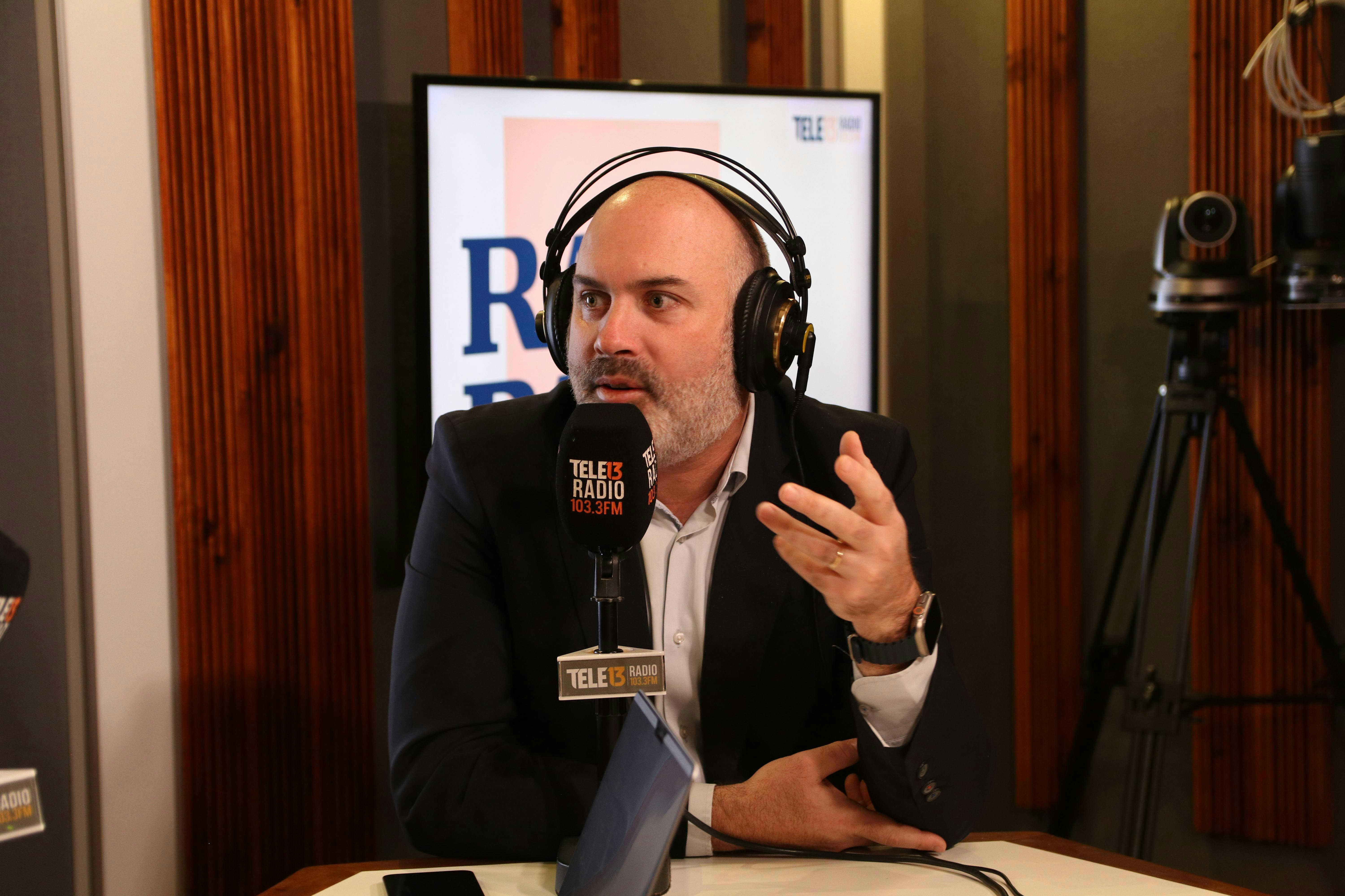 Izikson y renuncia de Tohá: “La deja instalada en primarias, independiente de lo que digan las encuestas”