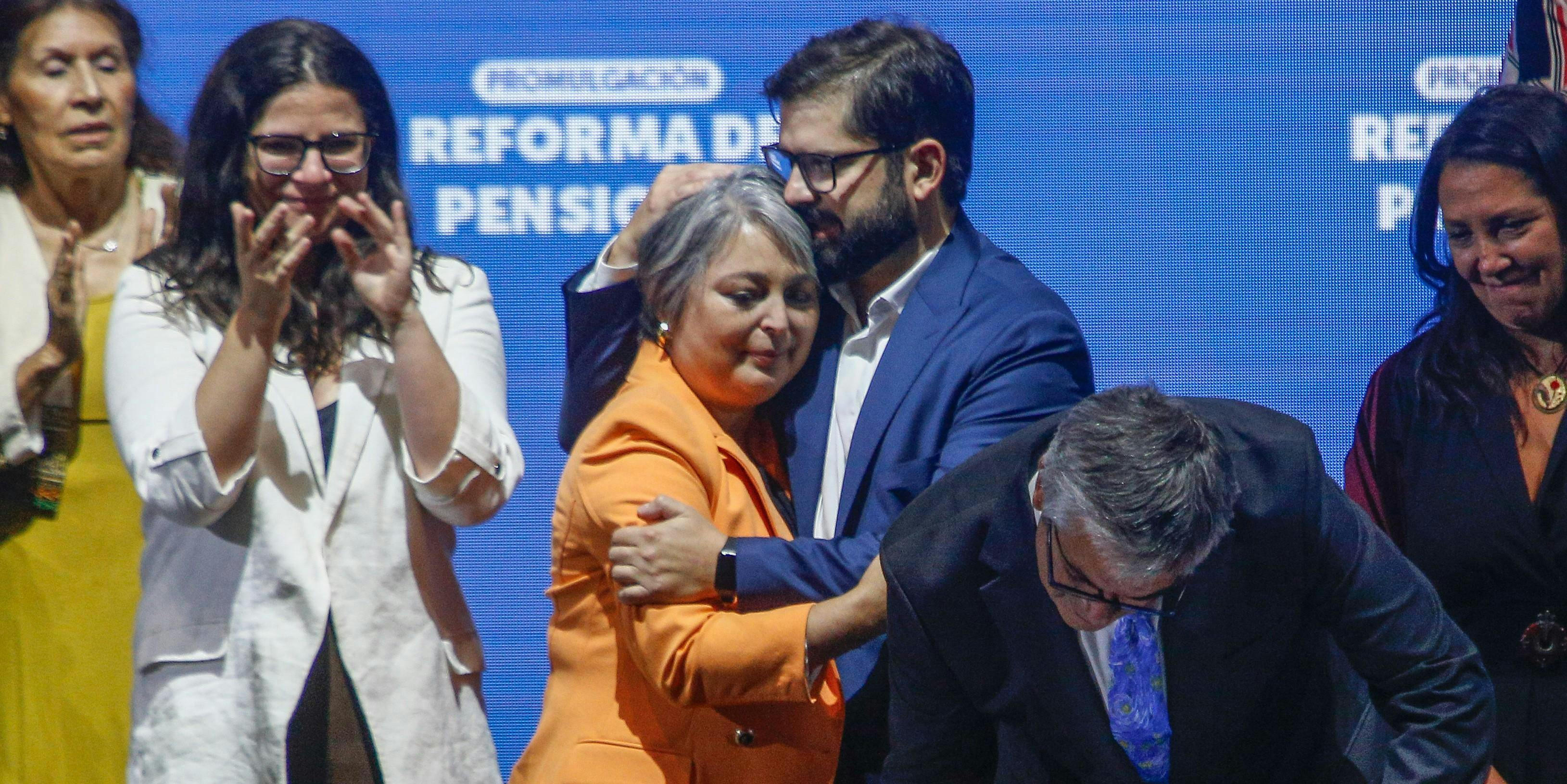 Analista Marco Moreno por acto de reforma de pensiones: “Lo del baile puede no gustarles, pero la política es así”