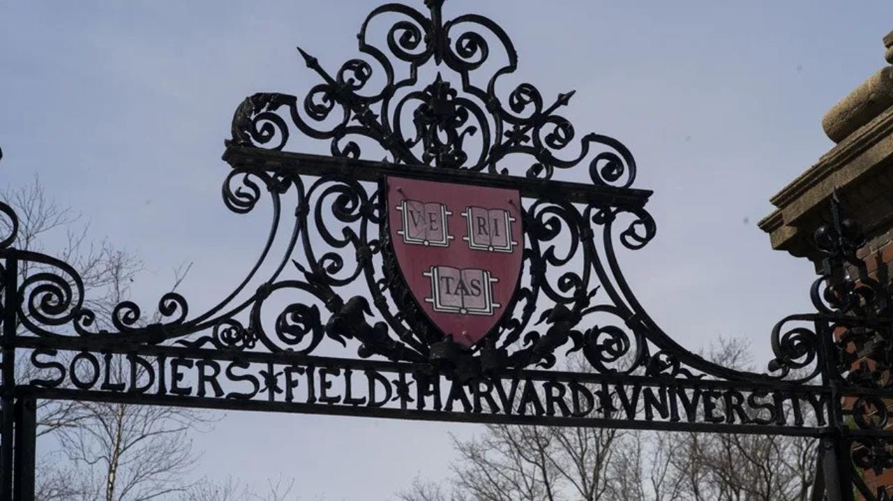 El Gobierno de EE.UU. congeló más de USD 2.200 millones en subvenciones federales para Harvard