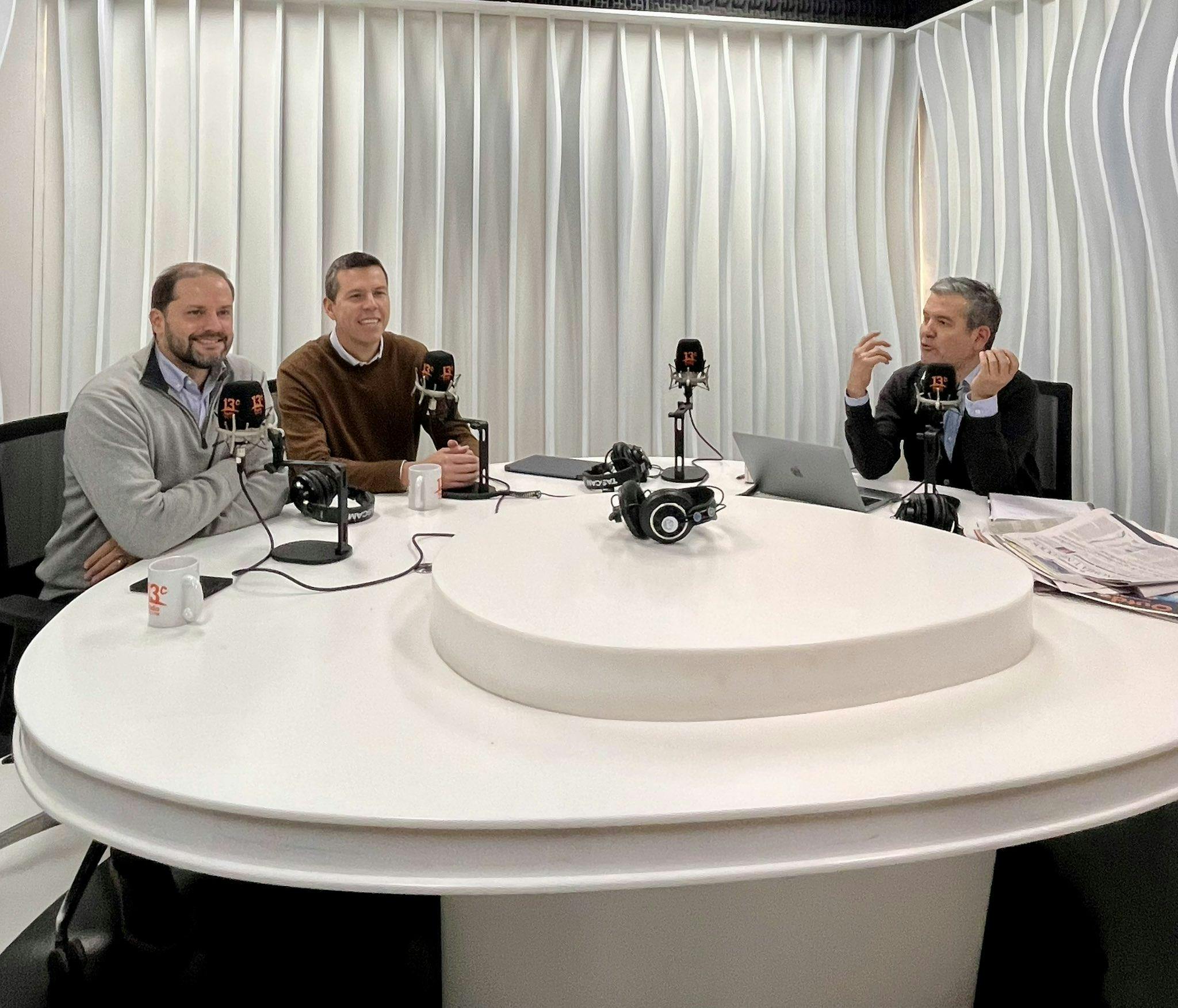 Panel de Alcaldes con Jaime Bellolio y Claudio Castro: ¿Se podría bajar un candidato oficialista de las primarias?