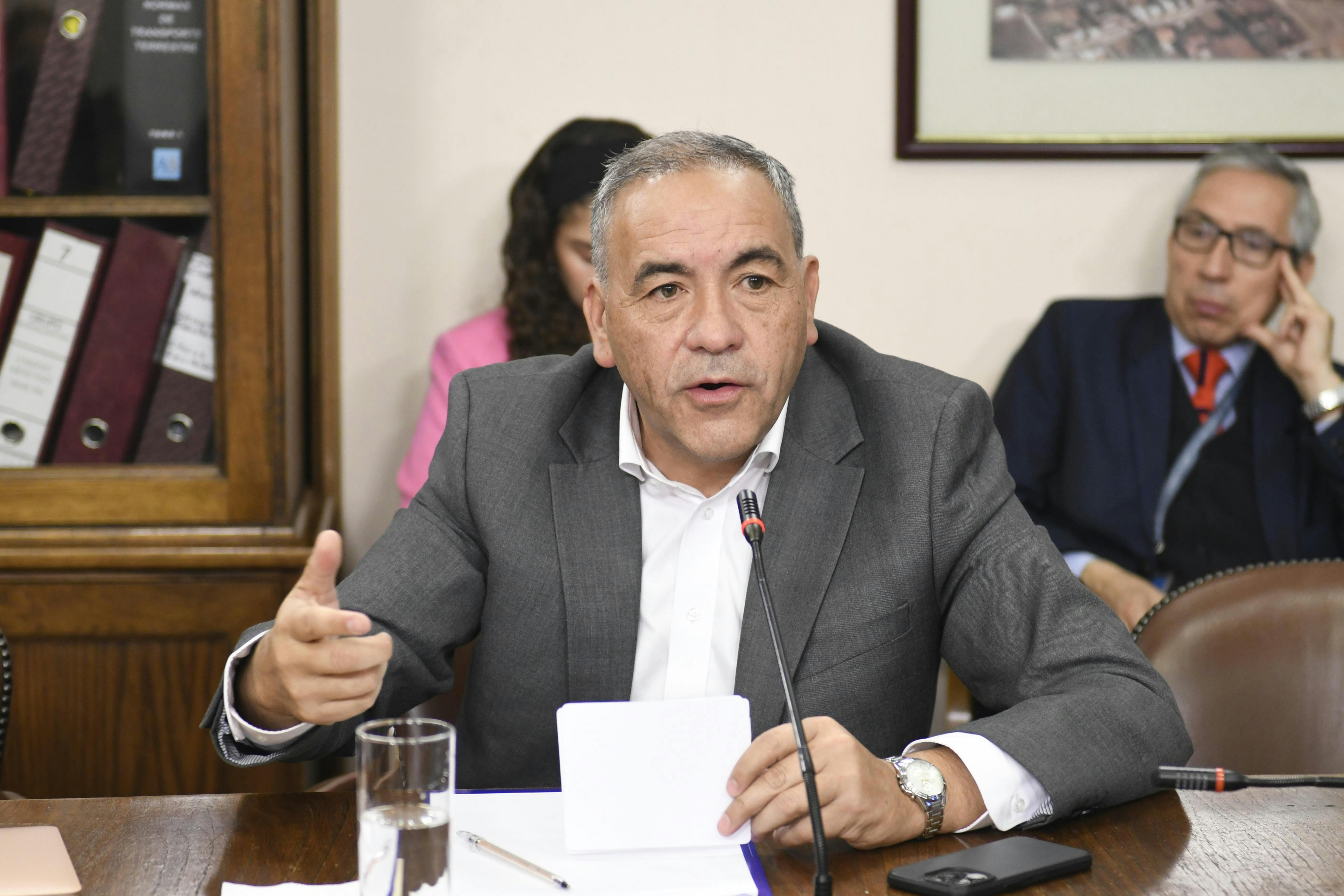 Senador Espinoza sobre rol de ministro Grau en Ley de Fraccionamiento: “Desearía que él presentara su renuncia porque esto es inaceptable”