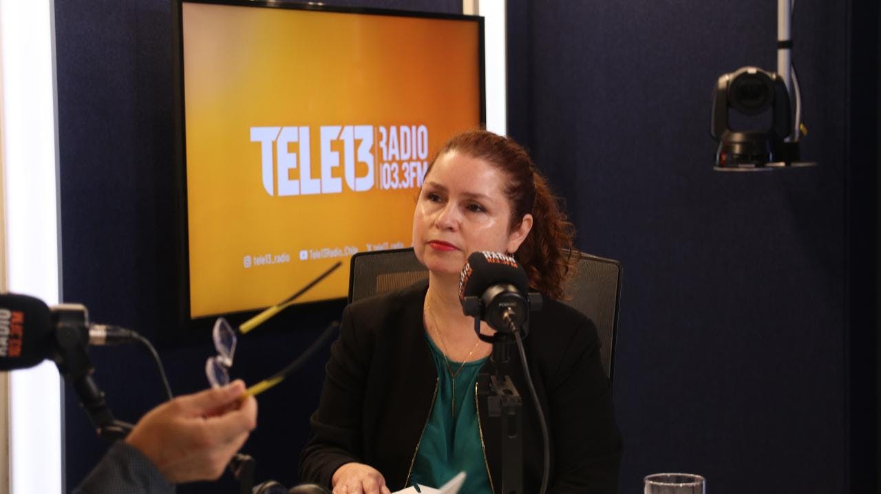 Directora de la Compin sobre viajes de funcionarios públicos con licencia médica: “Nuestra sociedad ha normalizado el uso de la licencia médica para otras necesidades”