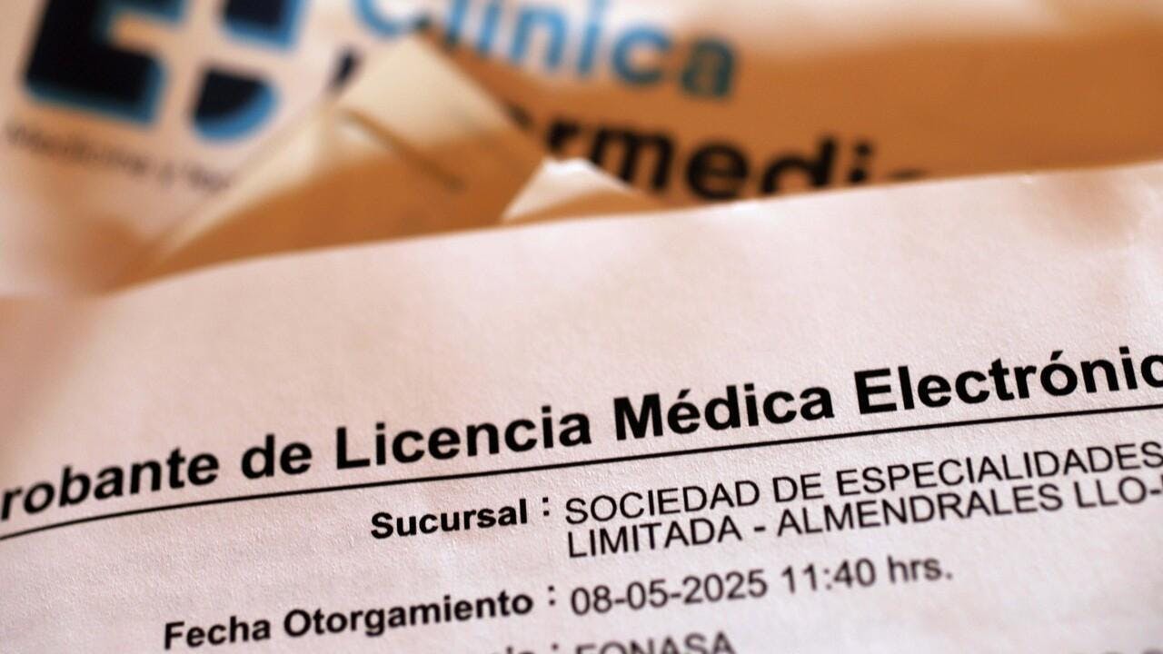 Contraloría revela que funcionaria aprovechó su licencia médica para realizar un postgrado fuera del país