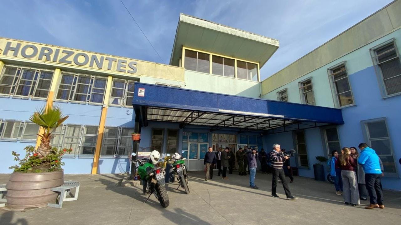 Balacera en colegio de San Pedro de la Paz: al menos tres estudiantes resultan heridos por encapuchados