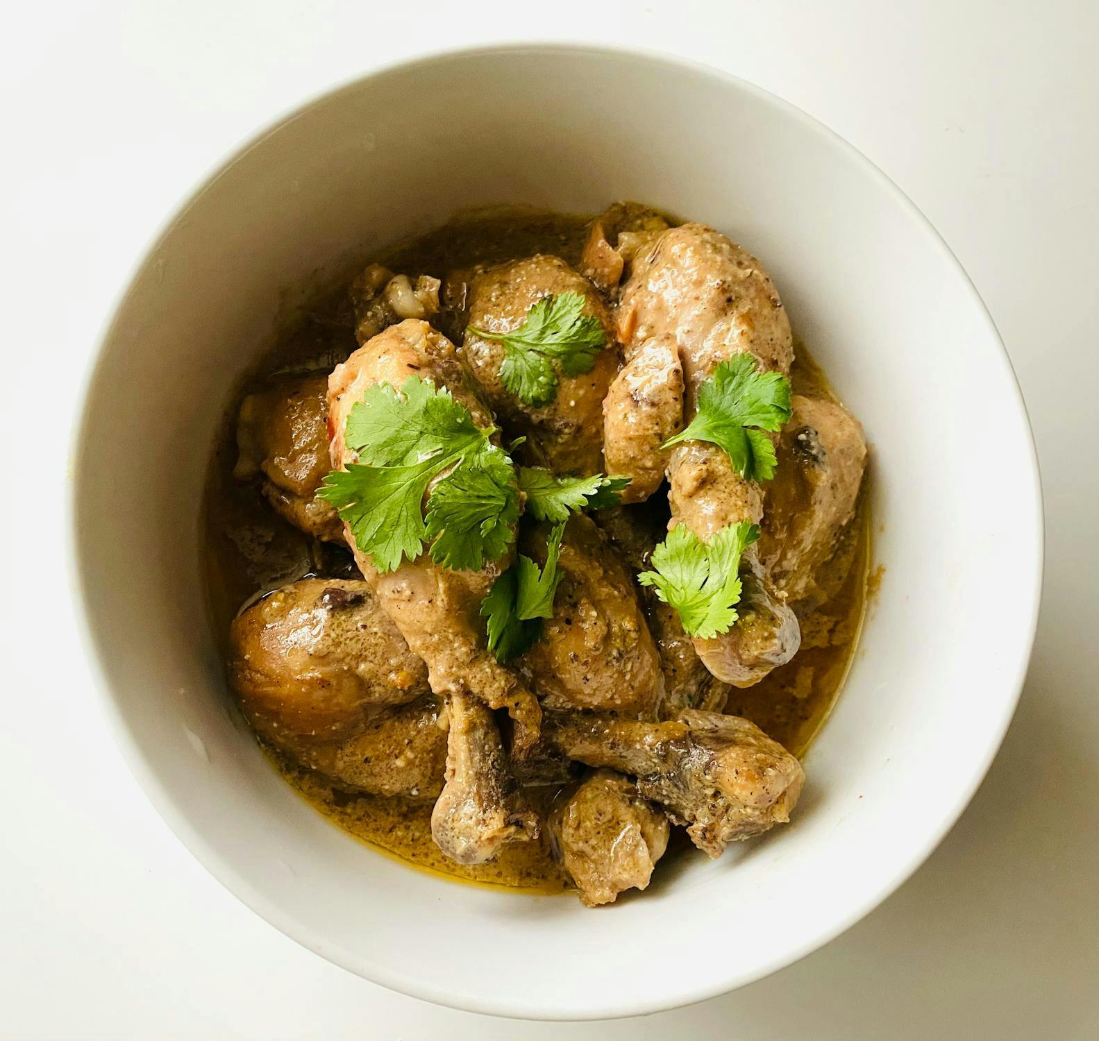 Pollo al coñac: cinco versiones para cucharear en Santiago
